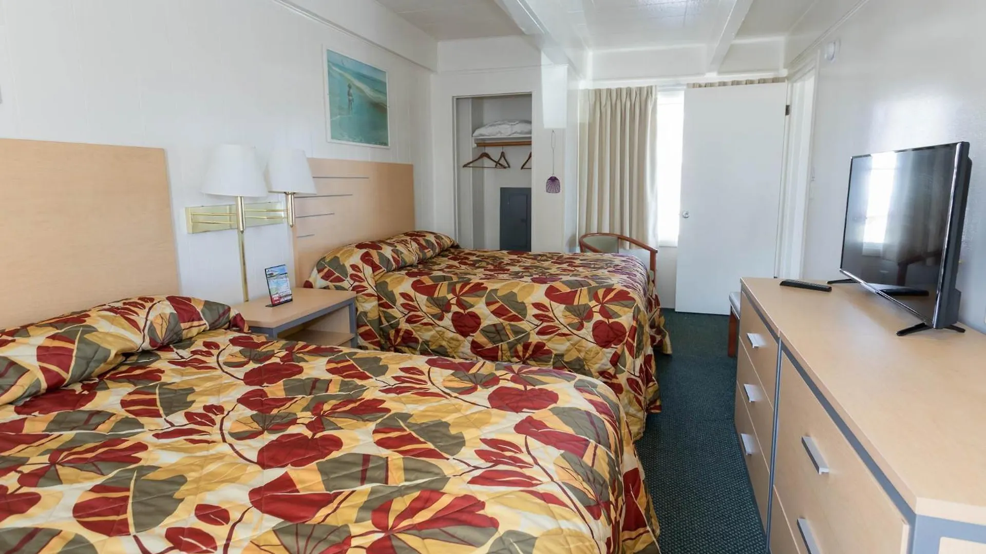 Fish Tales Boardwalk Inn & Ocean Mecca Motel