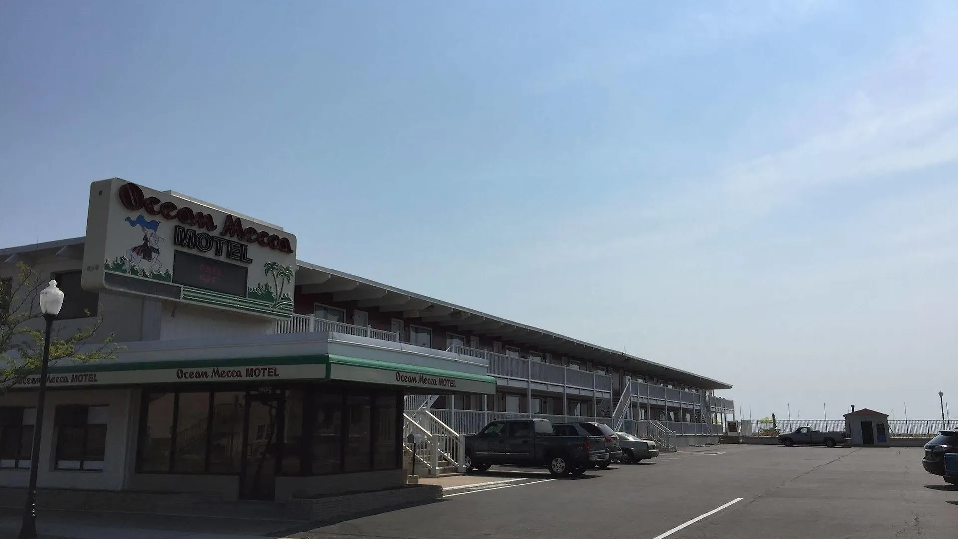 Fish Tales Boardwalk Inn & Ocean Mecca Motel