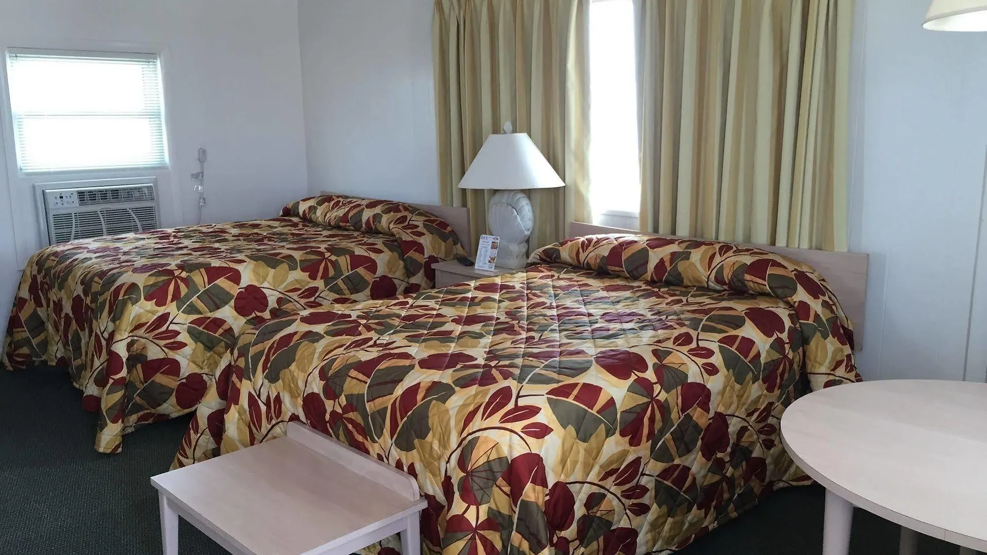 Fish Tales Boardwalk Inn & Ocean Mecca Motel