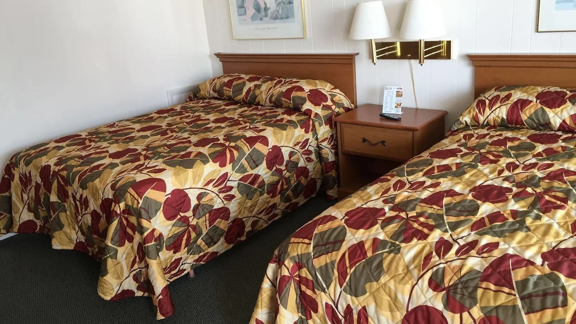 Fish Tales Boardwalk Inn & Ocean Mecca Motel